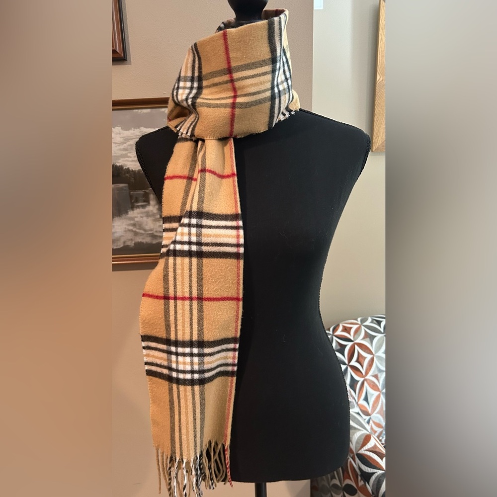 V. FRAAS Cashmink Scarf in Tan and Black